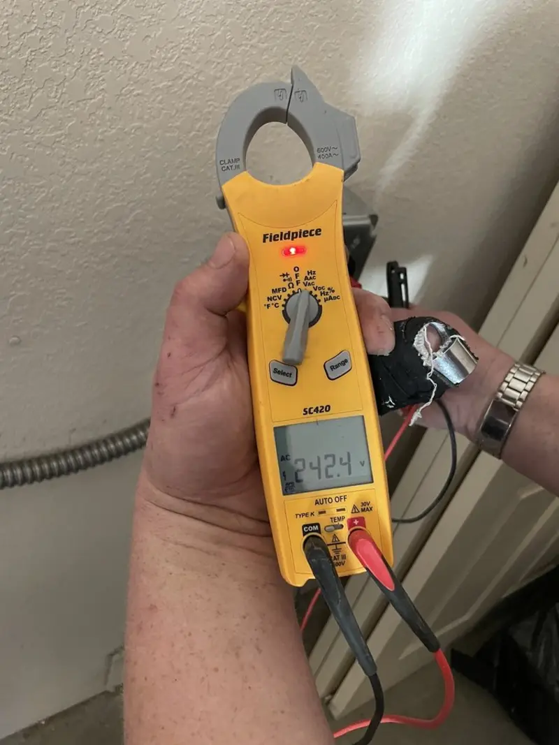 Voltage testing with clamp meter during Generator Installation in Point